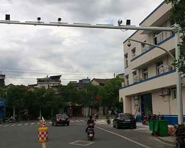 鑫雨杭電器設(shè)備公司為您分享，太原道路監(jiān)控桿除銹的方法？